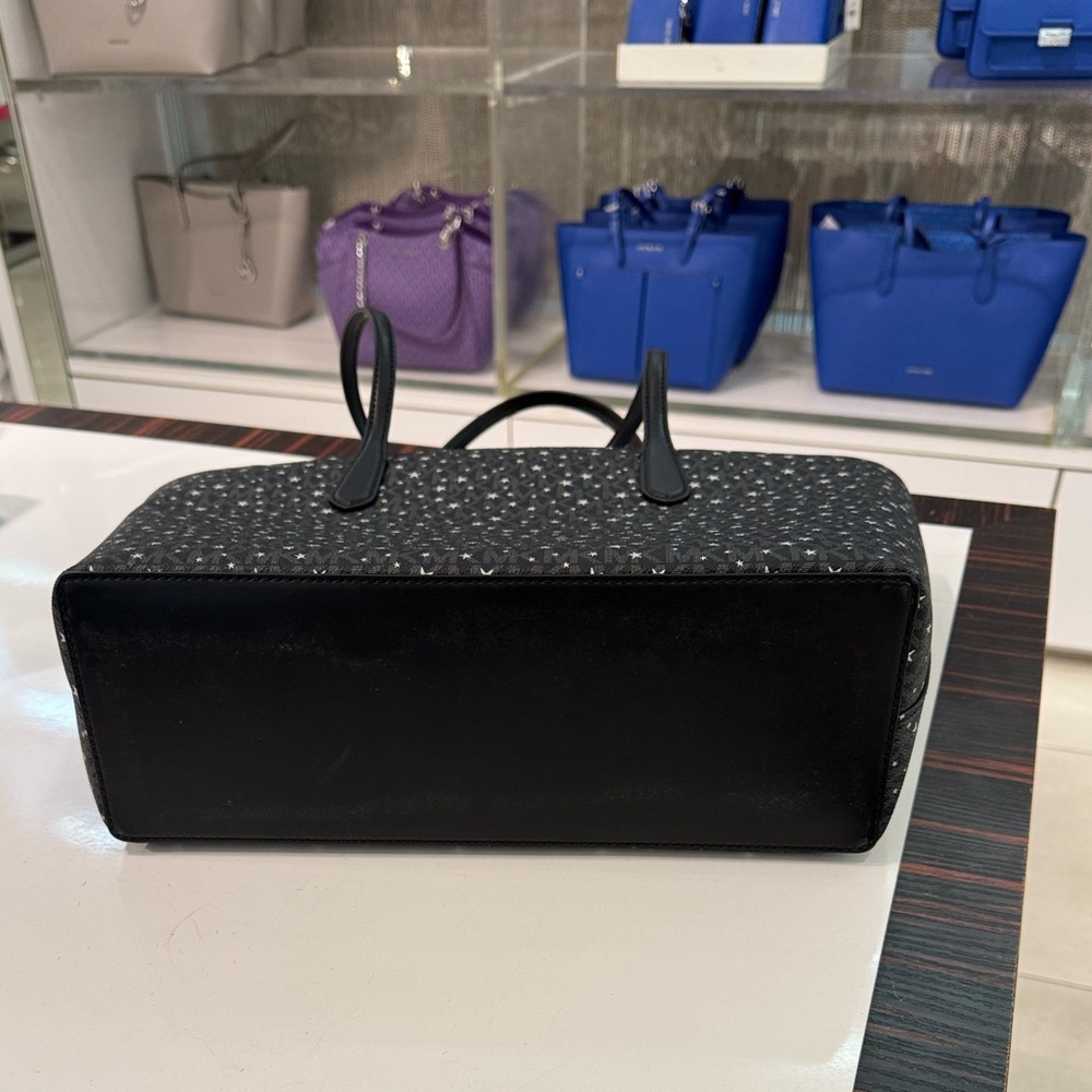 Michael Kors Arden Signature Black with Stars Tote Bag - Picture 4 of 6